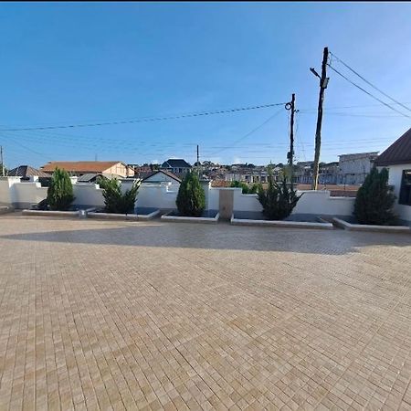 Baffour Apartments Adiebaba Екстер'єр фото