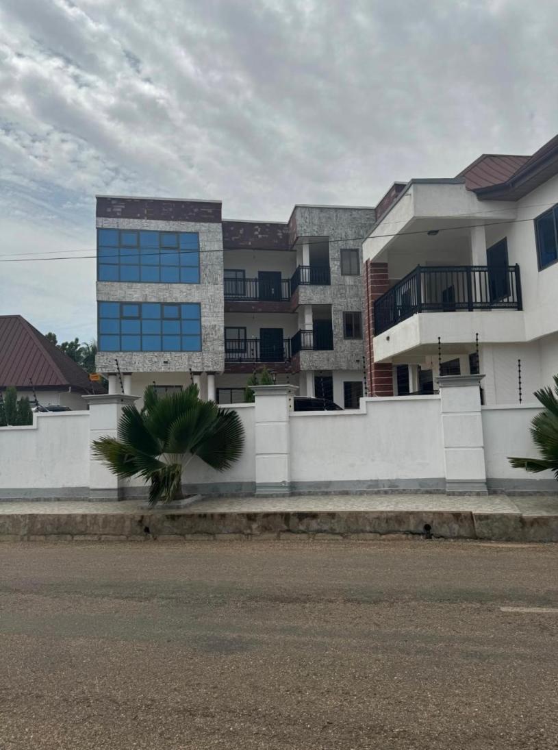 Baffour Apartments Adiebaba Екстер'єр фото