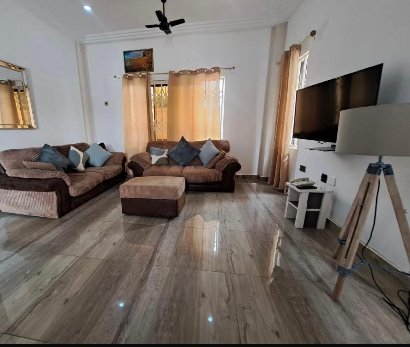 Baffour Apartments Adiebaba Екстер'єр фото